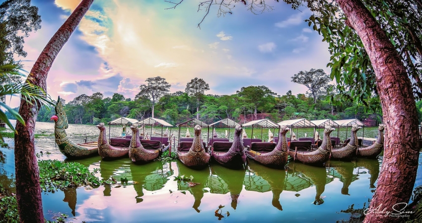 Sunset cruise at Angkor Thom moat by Gondela  boat