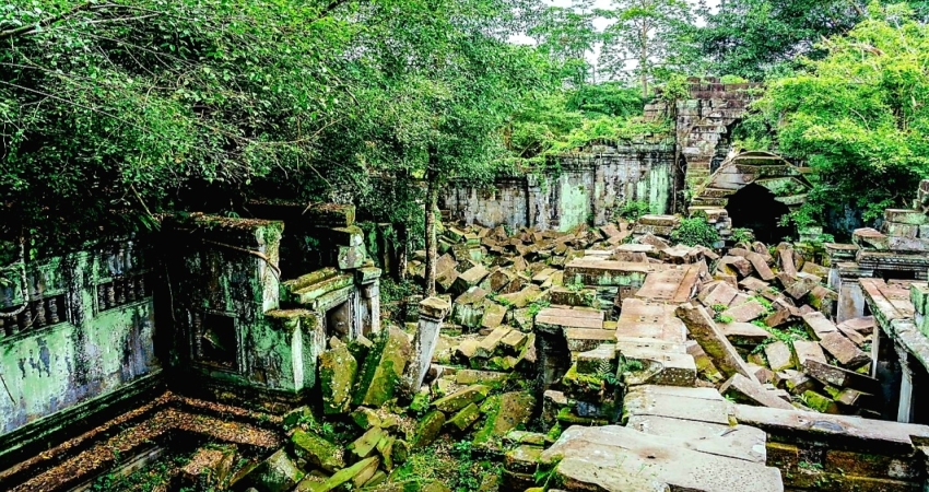 Beng Mealea and Kampong Khleang Tour